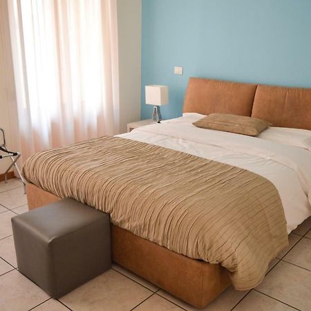 La Contrada Bed & Breakfast Sarnico Bagian luar foto