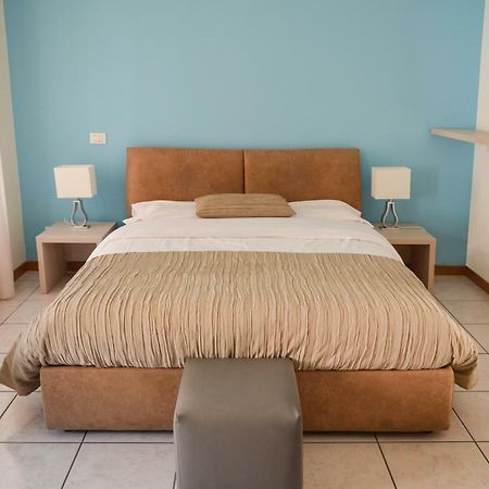 La Contrada Bed & Breakfast Sarnico Bagian luar foto