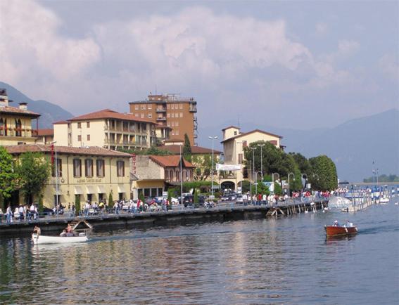La Contrada Bed & Breakfast Sarnico Bagian luar foto