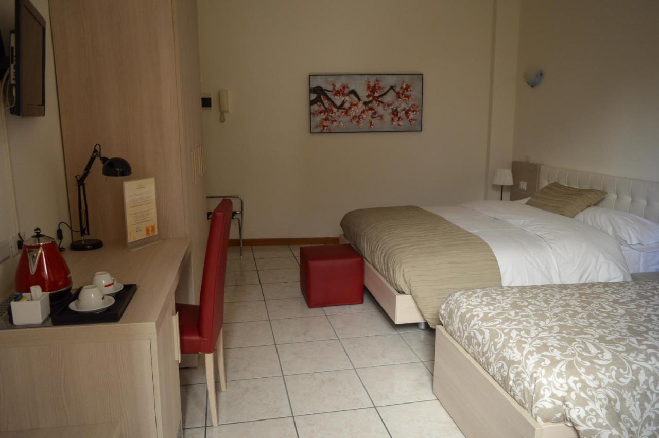 La Contrada Bed & Breakfast Sarnico Bagian luar foto