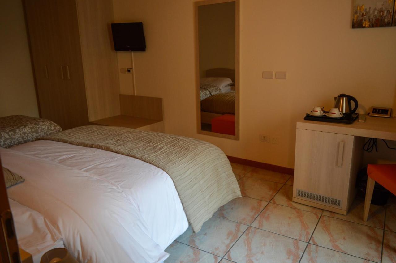 La Contrada Bed & Breakfast Sarnico Bagian luar foto
