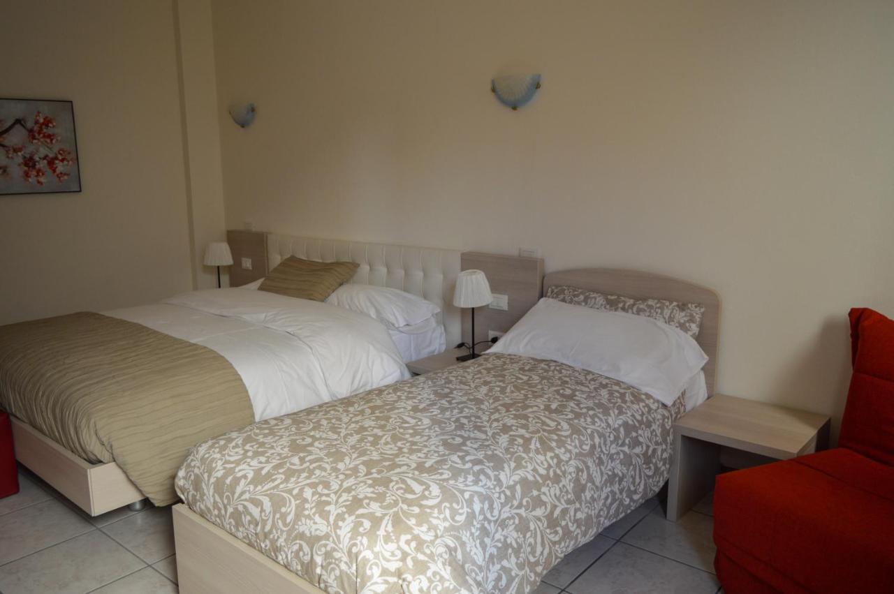 La Contrada Bed & Breakfast Sarnico Bagian luar foto