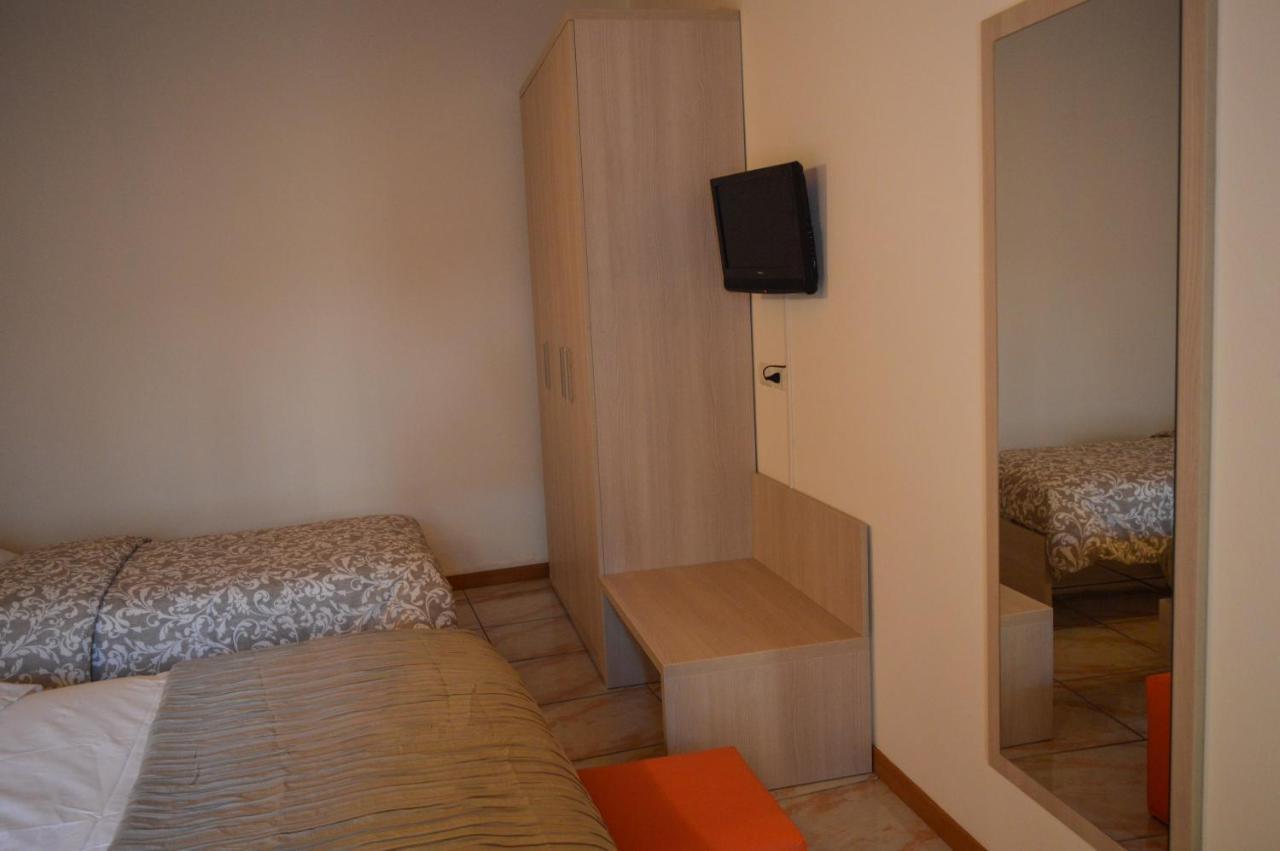 La Contrada Bed & Breakfast Sarnico Bagian luar foto
