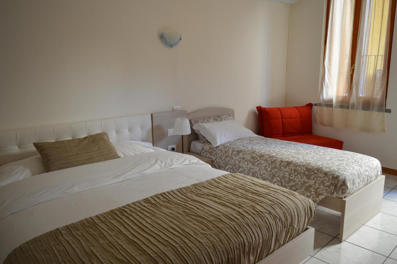 La Contrada Bed & Breakfast Sarnico Bagian luar foto