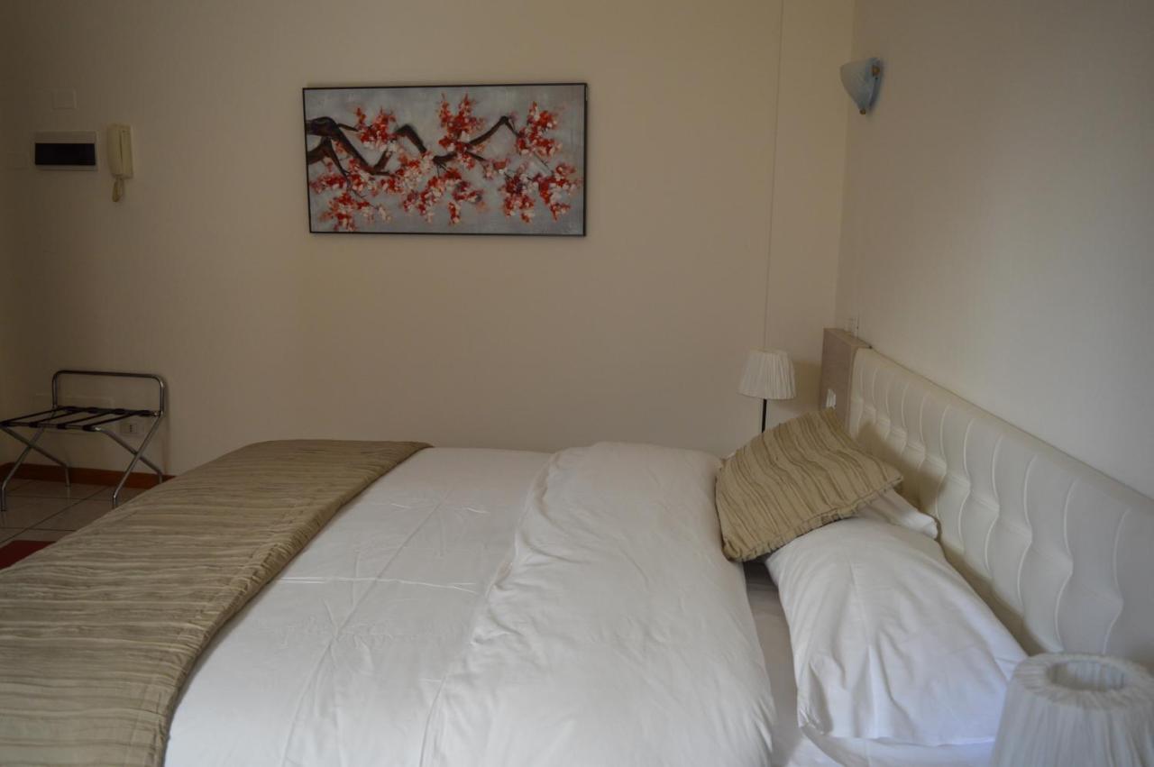 La Contrada Bed & Breakfast Sarnico Bagian luar foto