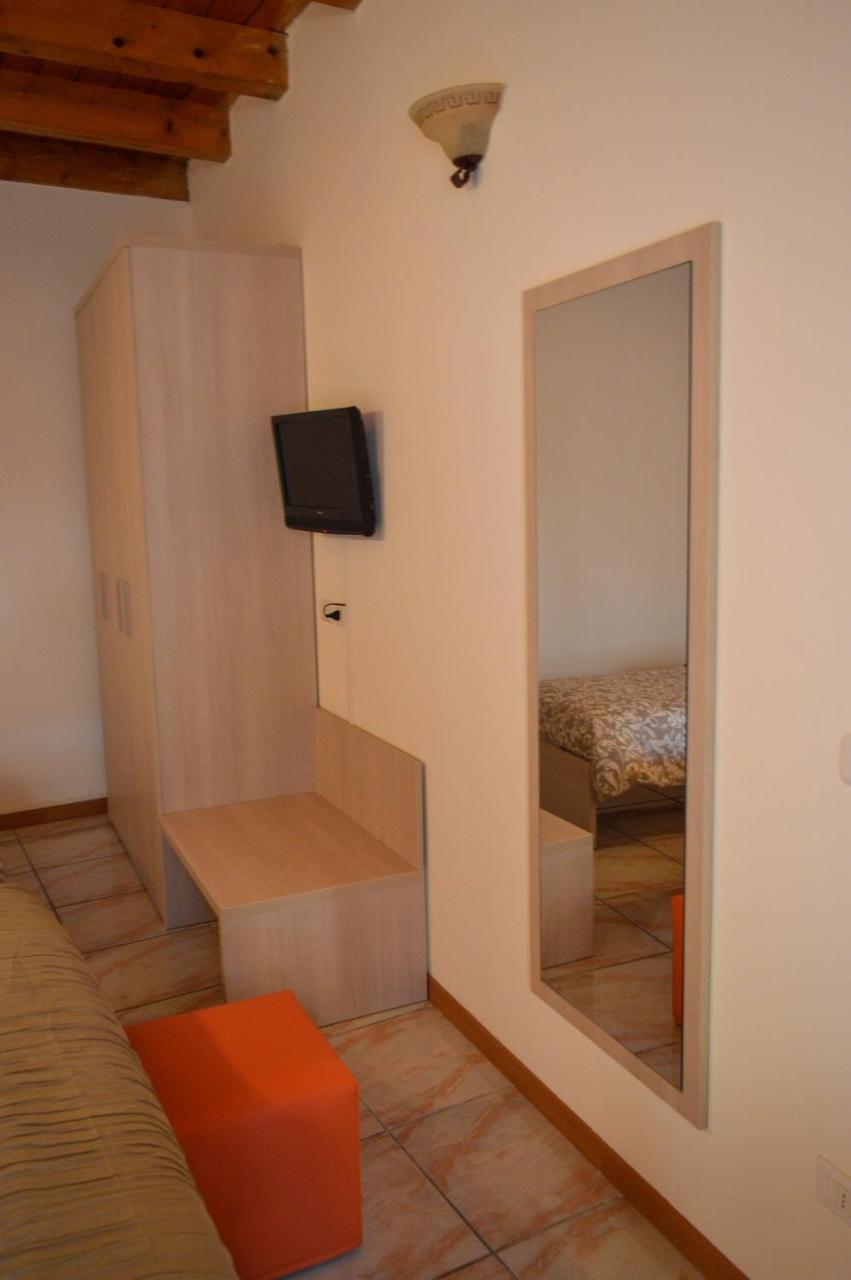 La Contrada Bed & Breakfast Sarnico Bagian luar foto