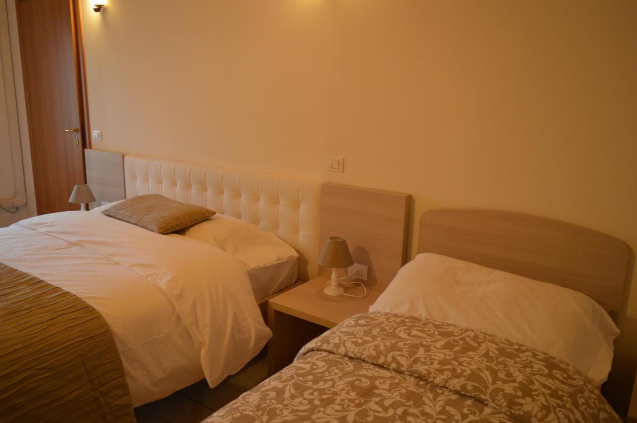 La Contrada Bed & Breakfast Sarnico Bagian luar foto