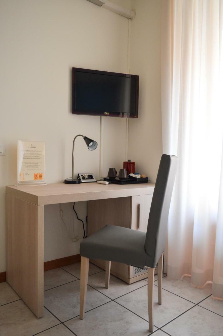 La Contrada Bed & Breakfast Sarnico Bagian luar foto