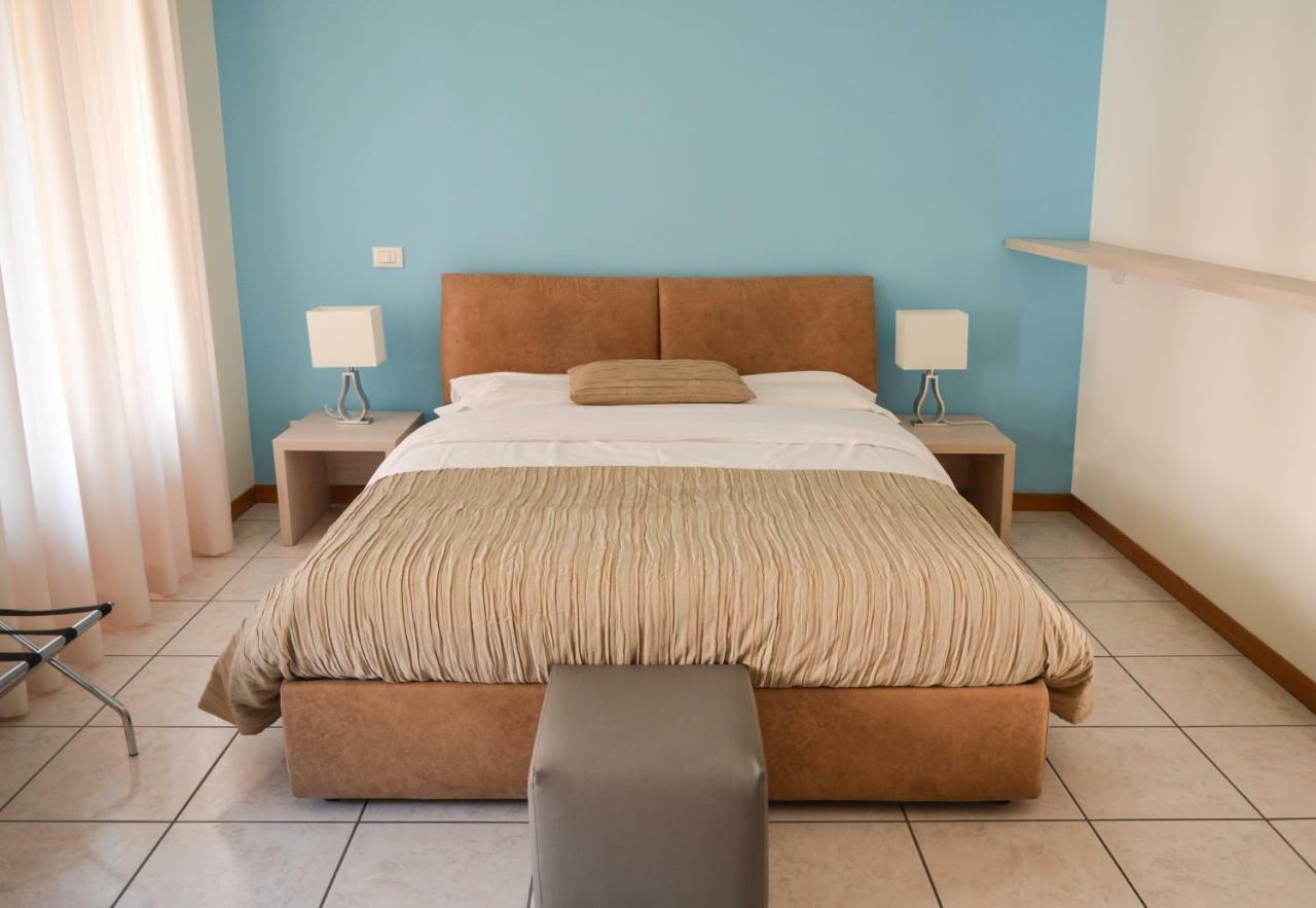 La Contrada Bed & Breakfast Sarnico Bagian luar foto